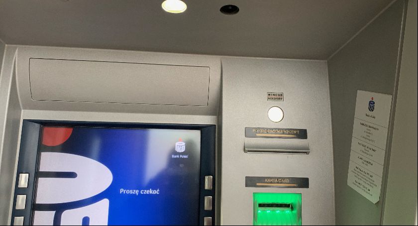 Czy kamera zamontowana przy banku na ul. Koziej widzi wpisywany przez nas PIN w bankomacie?