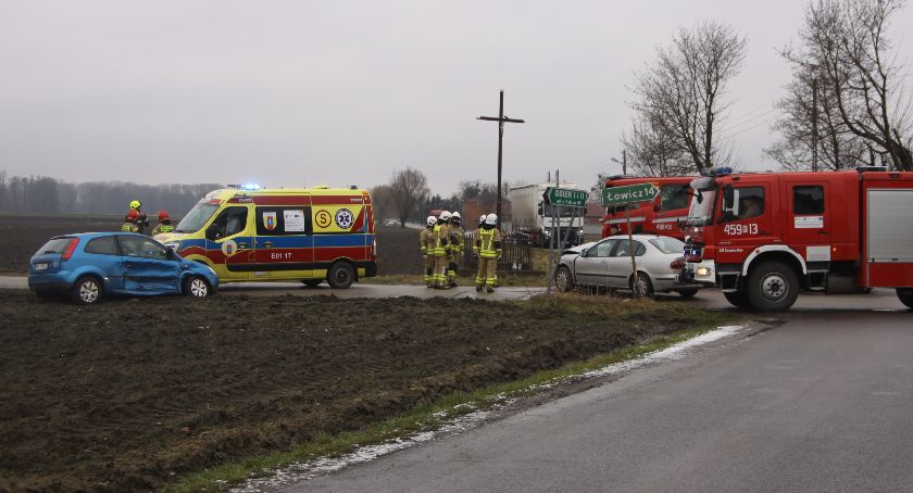 Dwa auta zderzyły się w Różycach