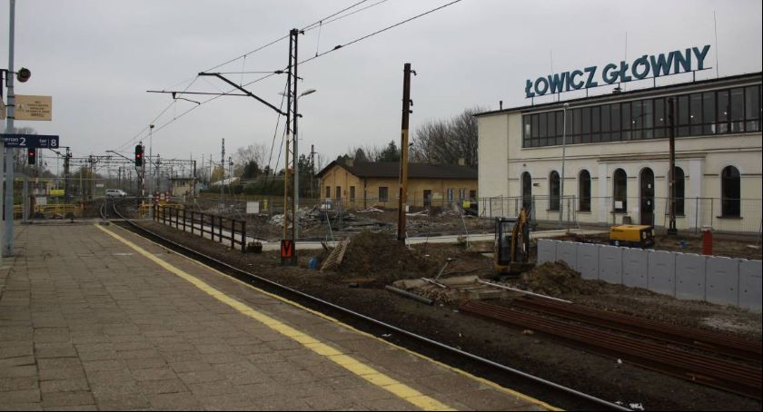 PKP PLK twierdzi: Wielkie problemy sprawia przebudowa łowickiej stacji