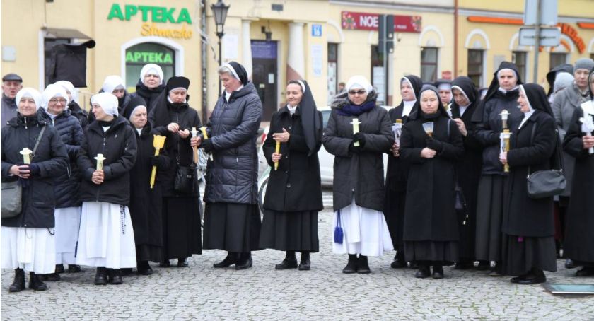 Dzień Życia Konsekrowanego. Nie będzie mszy świętej w łowickiej katedrze