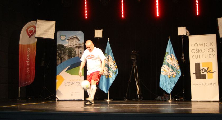 Łowicz. Janusz Chomontek pobił rekord Guinnessa w żonglowaniu piłką (ZDJĘCIA, VIDEO)