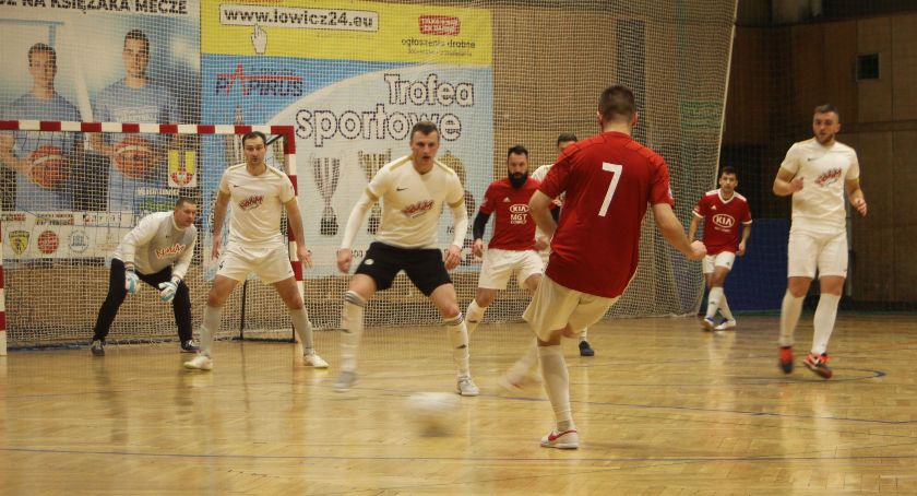 Wróciła Łowicka Liga Futsalu. Novum Pędzące Imadła nadal liderem KIA Open I ligi (ZDJĘCIA)