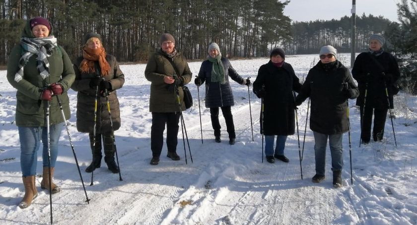 Zimowe spacery i zajęcia on-line słuchaczy ŁUTW. Seniorzy nie tracą pogody ducha