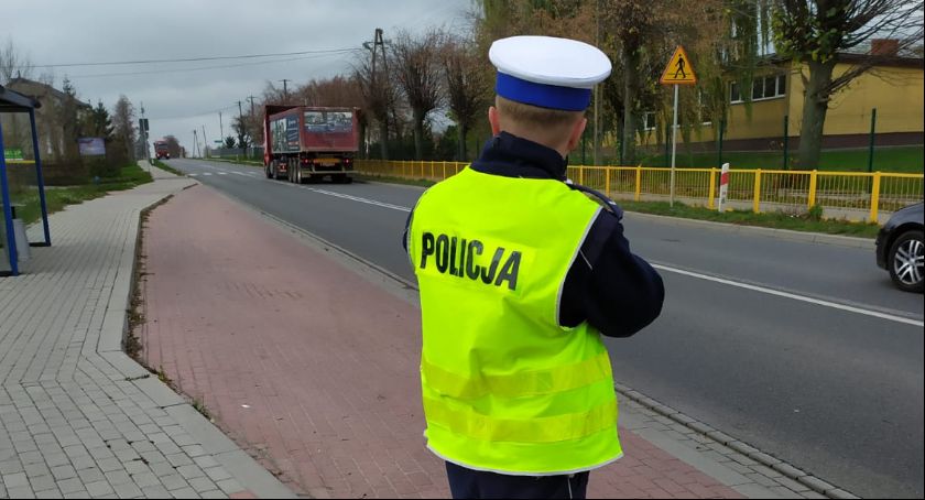 Łowicz. W obszarze zabudowanym, 18-latek przekroczył prędkość aż o 64 km/h 