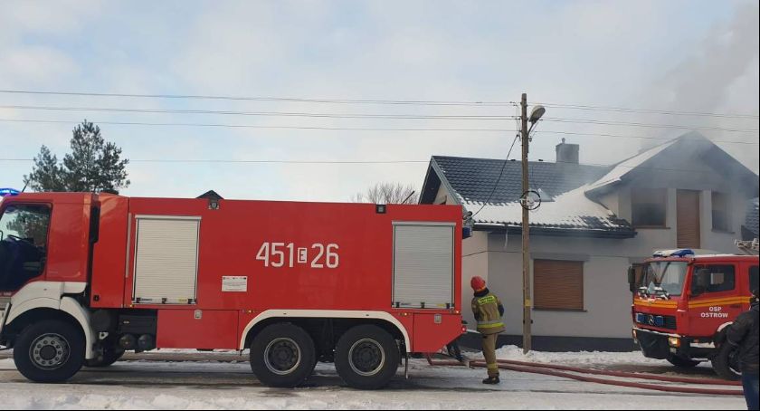 Pożar budynku mieszkalnego w miejscowości Ostrów  (FOTO, VIDEO)