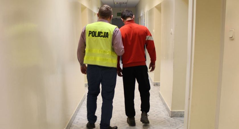 Okradali sklepy w Łowiczu. Ich łupem padły m.in. laptopy, alkohol i sztućce