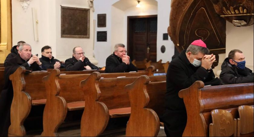 Bazylika Katedralna w Łowiczu. Kapłański Dzień Pokutny przed Wielkim Postem (FOTO)