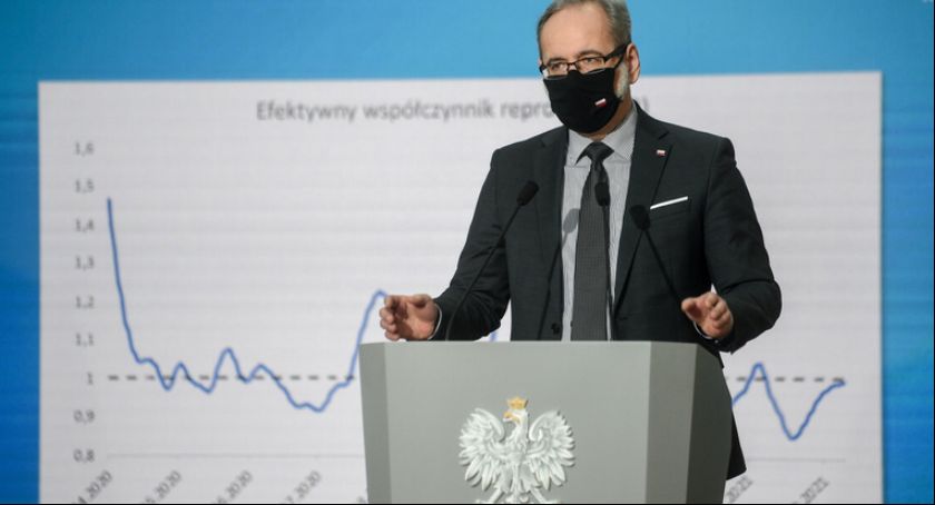 Czy maturzyści i ósmoklasiści wrócą do szkół w marcu? Jest odpowiedź
