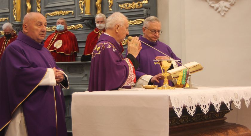 Łowicz. 2. rocznica śmierci biskupa Alojzego Orszulika (ZDJĘCIA)