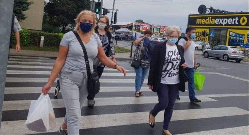 Od dziś tylko maseczki do zakrycia ust i nosa