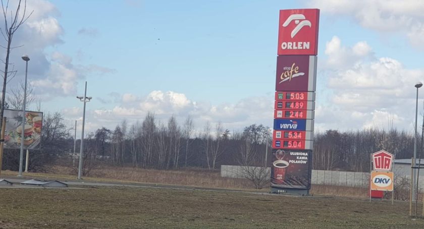 Ceny paliw rosną jak szalone. 5 zł z przodu to już norma, a będzie jeszcze drożej!