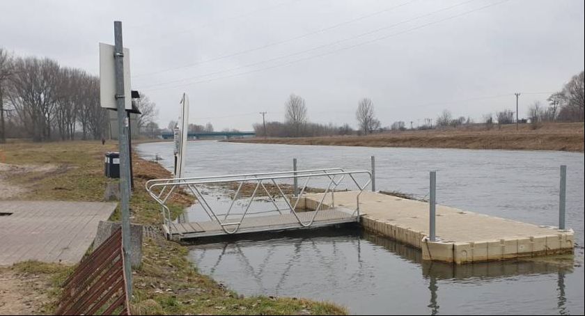 Poziom wody w Bzurze coraz wyższy! Czy plaży miejskiej grozi zalanie? (FOTO i VIDEO)