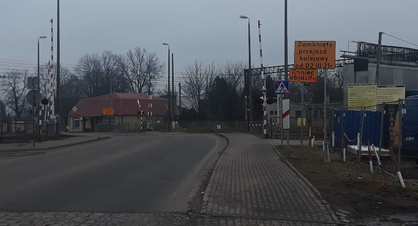 Łowicz. Ostatnie godziny funkcjonowania przejazdu kolejowego w ul. 3 Maja