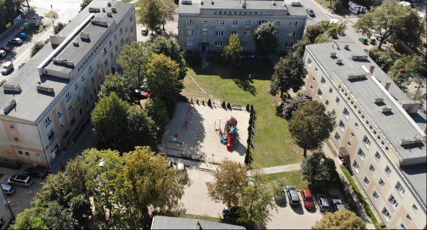 Łowiccy funkcjonariusze wezmą pod lupę teren przy bloku 21 na osiedlu Kostka