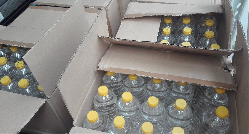 Prawie 100 tys. litrów przechwyconego alkoholu zostało przekazane na walkę z COVID-19 