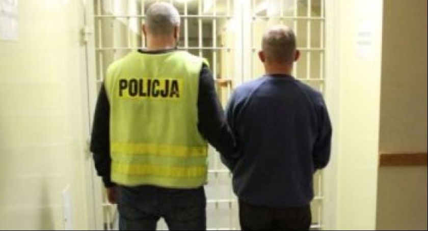 Ukradł 300 litrów paliwa. Zdradziły go ślady prowadzące wprost na podwórko