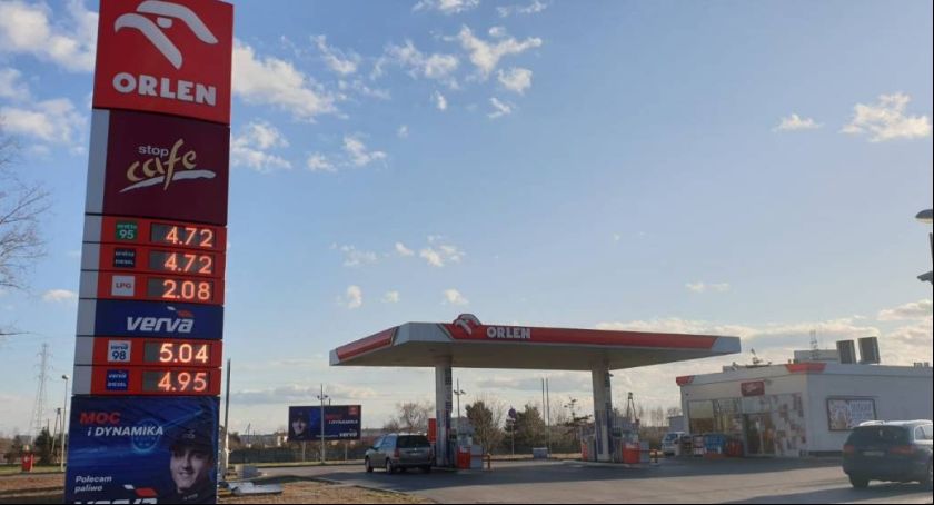 Płyn do pełna za darmo, kawa za 1 zł. Orlen na 8 marca ma promocję tylko dla kobiet