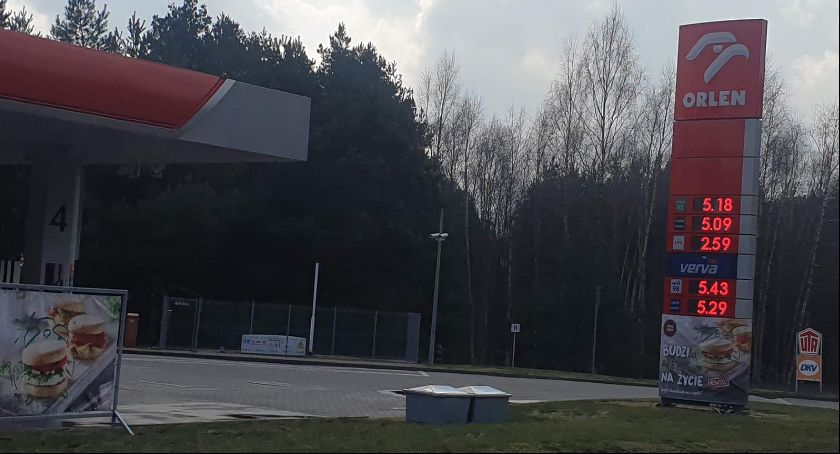 Kolejne podwyżki cen paliw na łowickich stacjach. Granica 5 zł przekroczona! (FOTO)