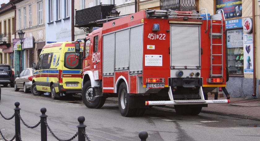 Łowicz. Strażacy pomogli starszej kobiecie