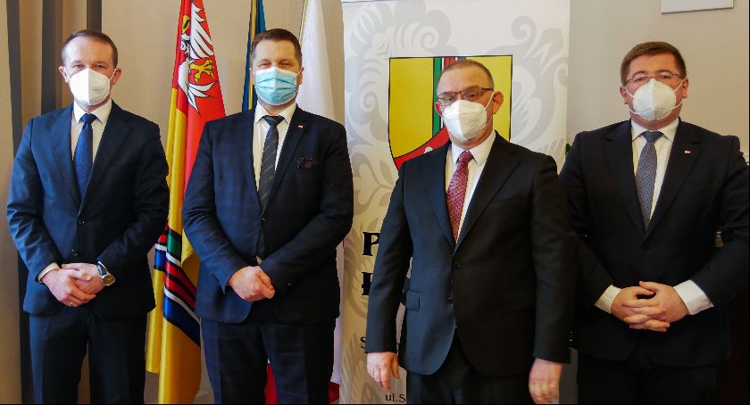 Ministrowie: Przemysław Czarnek i Tomasz Rzymkowski byli gośćmi starosty Marcina Kosiorka