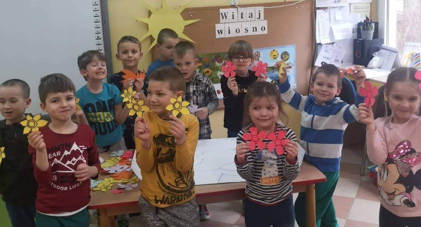 Dzieci z przedszkola „Pod Świerkami” przywitały wiosnę (ZDJĘCIA)