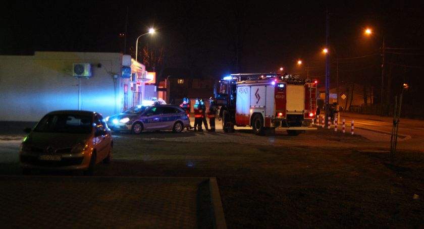 Łowicz. Interwencja służb pod sklepem na ul. Bolimowskiej (FOTO i VIDEO)