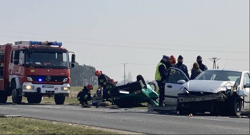 Wypadek w miejscowości Otolice! Dachowało auto (FOTO i VIDEO)