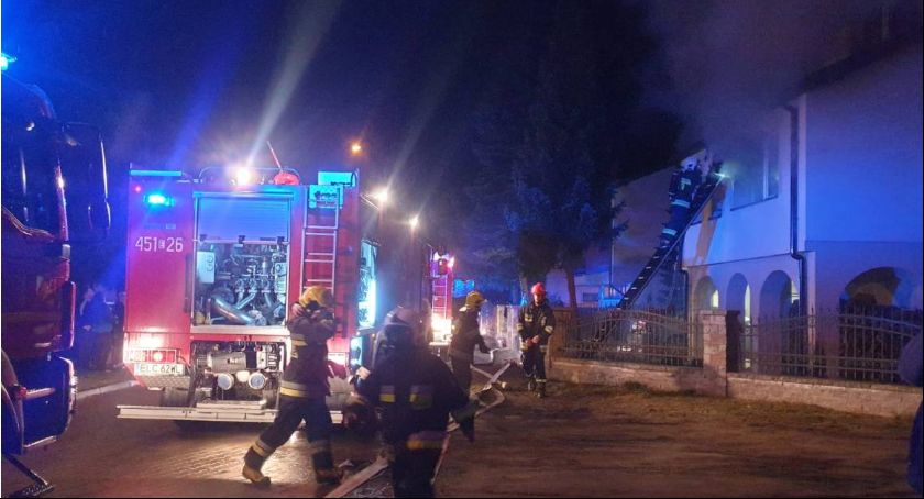 Pożar budynku jednorodzinnego na ul. Chmielińskiej w Łowiczu (FOTO i VIDEO) !Aktualizacja!