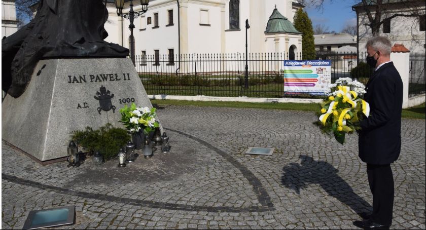 Burmistrz Łowicza Krzysztof Kaliński pamiętał o rocznicy śmierci papieża Jana Pawła II