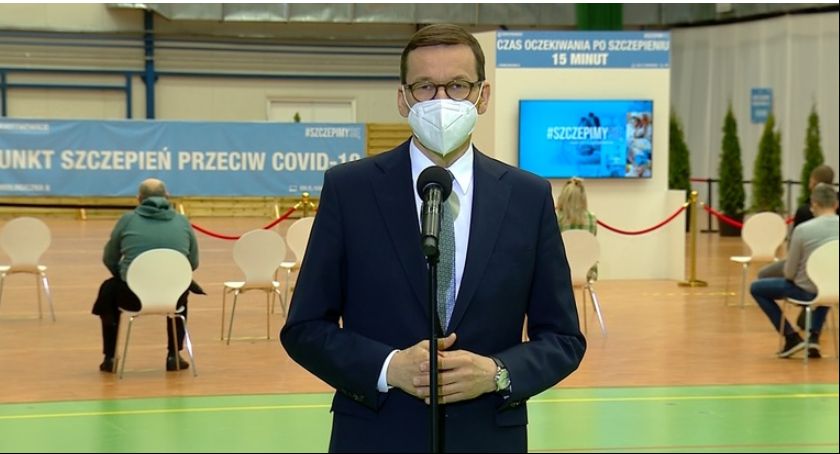 Premier Mateusz Morawiecki odwiedził dziś masowy punkt szczepień w Skierniewicach
