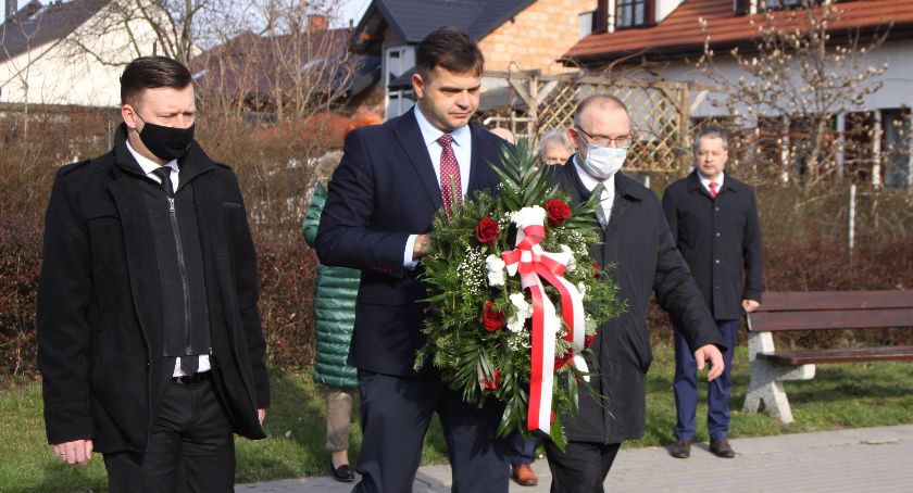 Łowicz. Obchody 11. rocznicy katastrofy smoleńskiej (ZDJĘCIA, VIDEO)