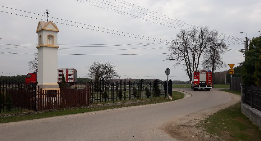 Bełchów. Wypadek na dachu. Komin osunął się na nogę mężczyzny