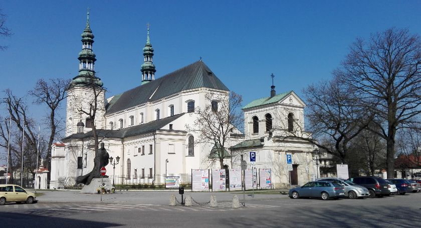 Łowicz. Co z wizytami duszpasterskimi u parafian z katedry?
