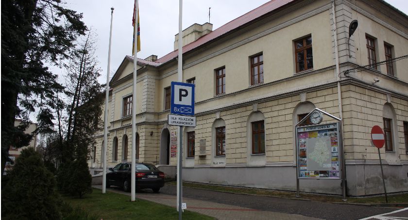 Władze powiatu łowickiego przyznały stypendia sportowe. Nie wszyscy wnioskodawcy je otrzymali