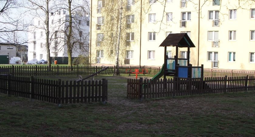 Na Korabce powstanie plac zabaw z siłownią. Miasto szuka wykonawcy (ZDJĘCIA)