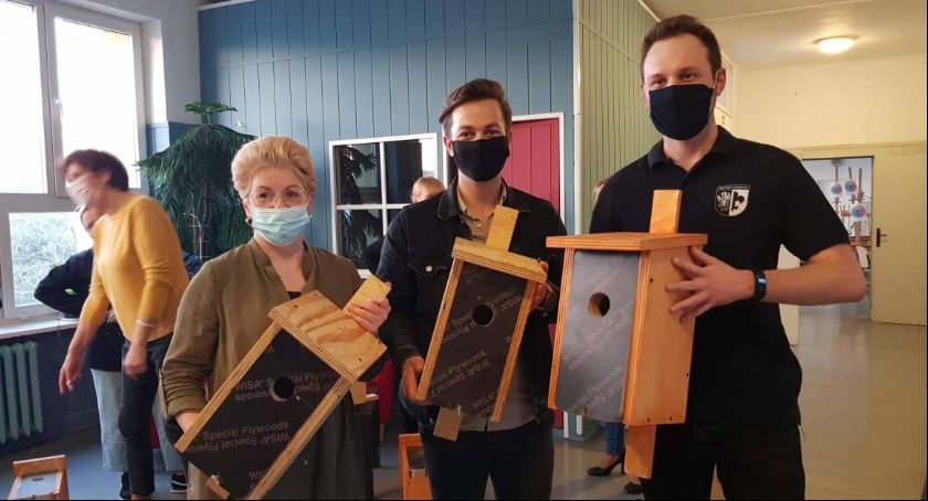 Seniorzy wywiązali się z zadania śpiewająco! Budki lęgowe dla ptaków już gotowe (Foto i Video)