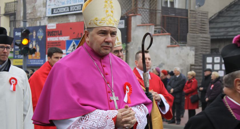 Diecezja łowicka. Bp Wojciech Osial o łączeniu parafii unią personalną