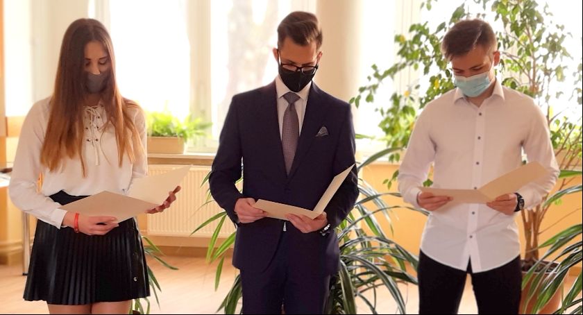 W ZSP nr 4 uroczyście wręczono stypendia Prezesa Rady Ministrów (Foto)