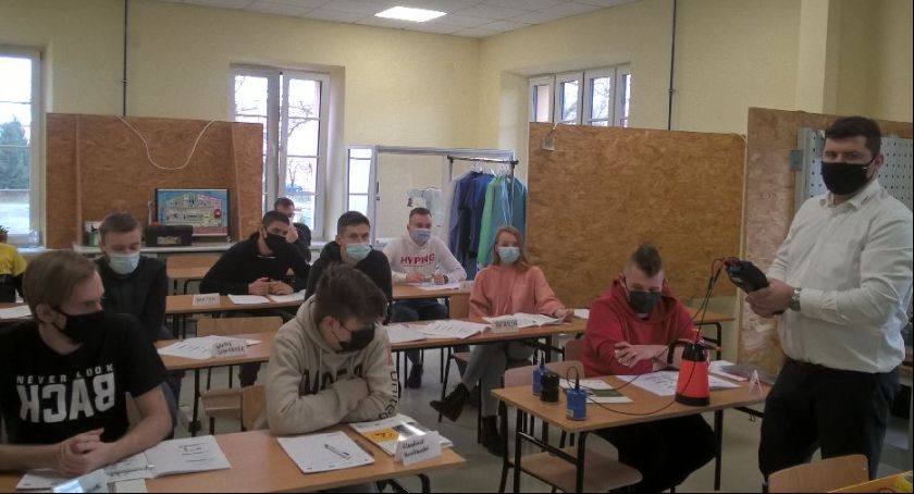 W Zespole Szkół Ponadpodstawowych nr 1 w Łowiczu powstała nowa, profesjonalnie wyposażona pracownia zawodowa