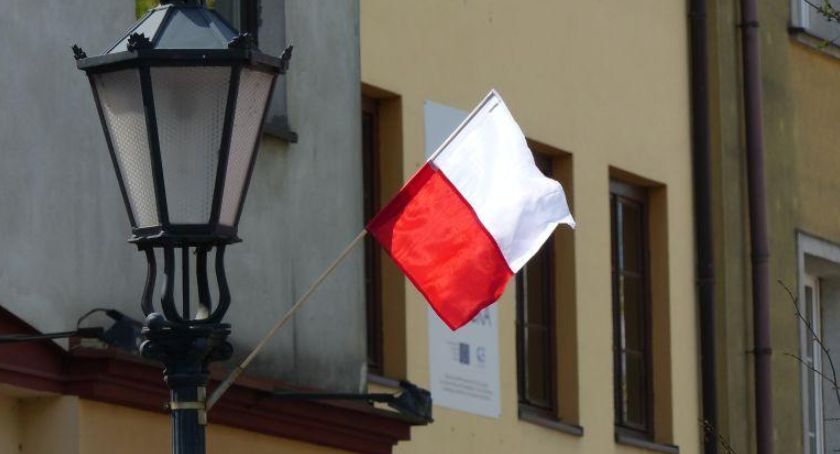 Biblioteka w Nieborowie podaruje flagi w zamian za książki