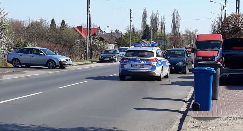 Kolizja w Łowiczu. Uszkodzone trzy pojazdy