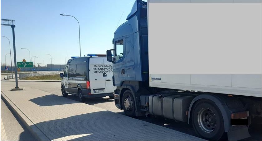 Inspektorzy z Oddziału Terenowego w Łowiczu zatrzymali do kontroli ciężarówkę. Obywatel Białorusi już dalej nie pojechał
