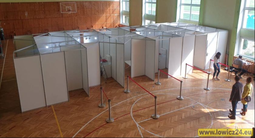 Łowicz. Już ponad 1400 osób zaszczepionych w masowym punkcie szczepień na Blichu