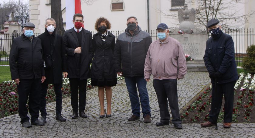 Święto Pracy. Działacze łowickiej Lewicy pamiętali o 1 Maja (ZDJĘCIA)