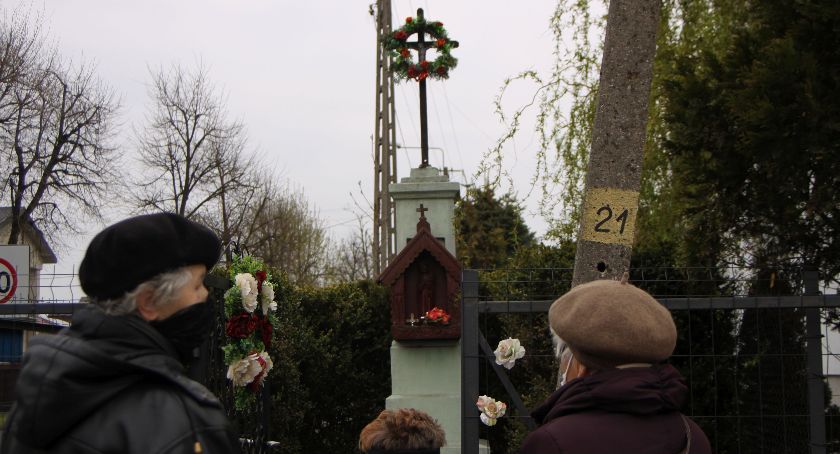 Łowicz. Nabożeństwo majowe przy kapliczce na Zatorzu (ZDJĘCIA, VIDEO)