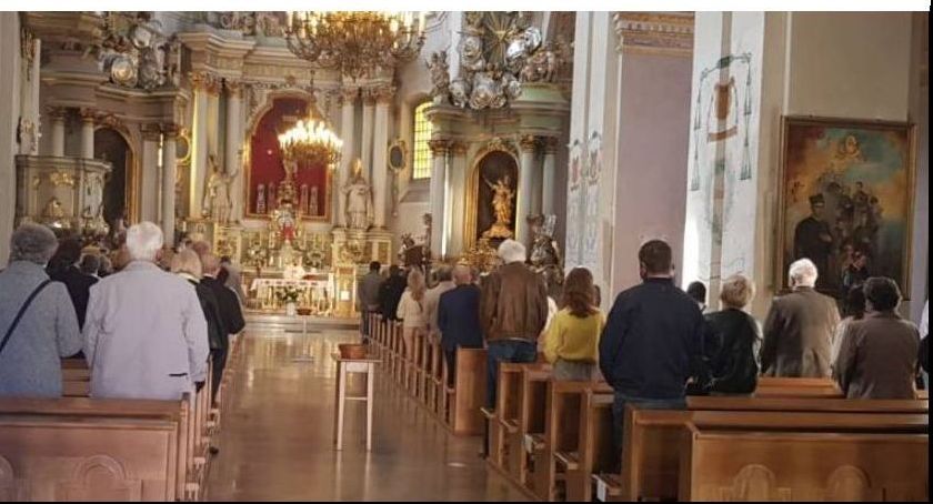 Od jutra nowe limity wiernych! Ile osób może uczestniczyć we mszy św. w łowickich kościołach? 