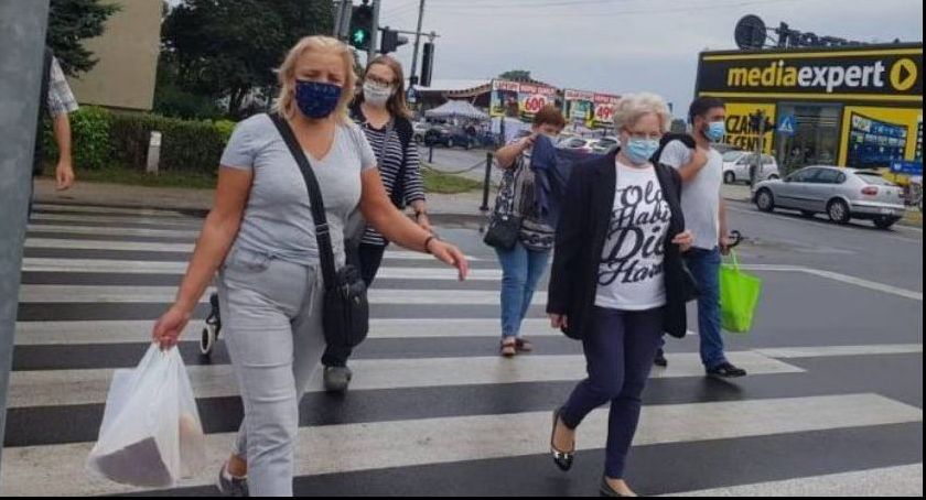 Już 15 maja pożegnamy maseczki na świeżym powietrzu