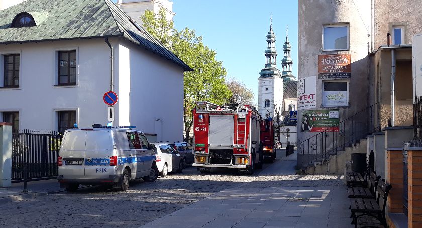 Łowicz. Interwencja służb w centrum miasta