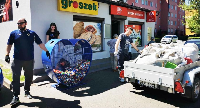 Prawie 1,9 tony plastykowych korków wrzucono do pojemników w kształcie serc ustawionych na osiedlach ŁSM