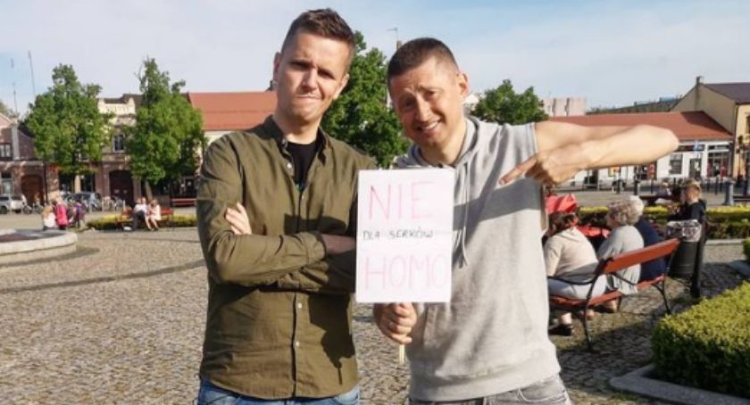 Łowicz. YouTuberzy zbierali podpisy pod apelem o wycofanie serków homo ze sprzedaży!